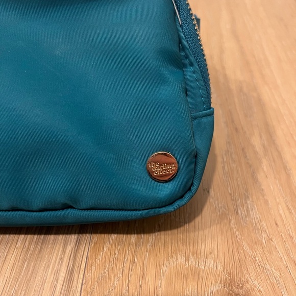 THE DARLING EFFECT Teal “All You Need” Belt Bag - Picture 2 of 4